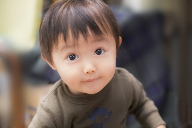 キラキラな瞳で見つめる2歳児
