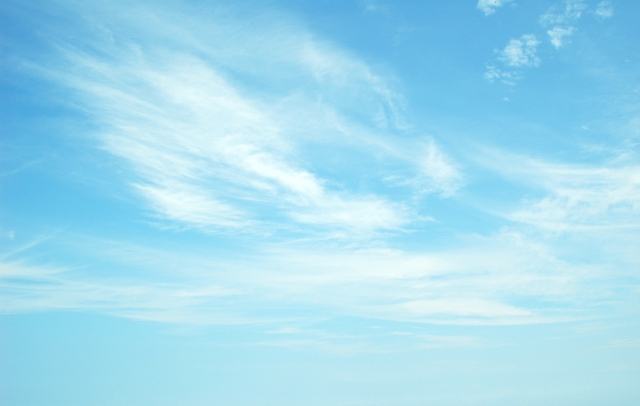 風の吹く空