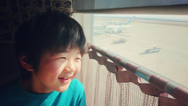 男の子 笑顔 かわいい 癒し 純真 無邪気 イメージ