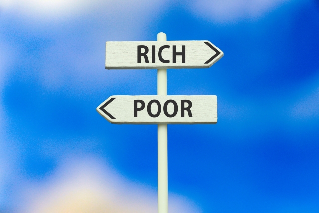 金持ちと貧乏 分れ道 道標